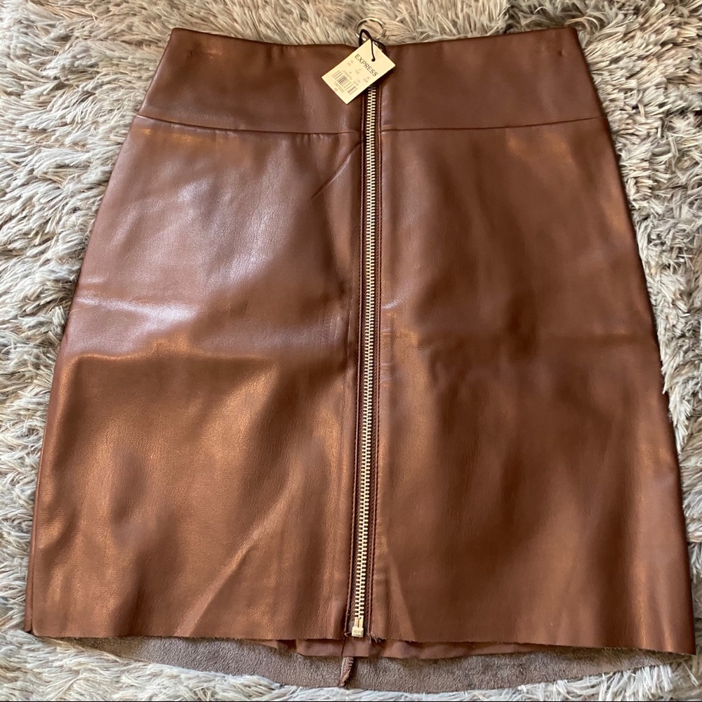 2/12! 🤩00 Express burgundy Mini leather skirt